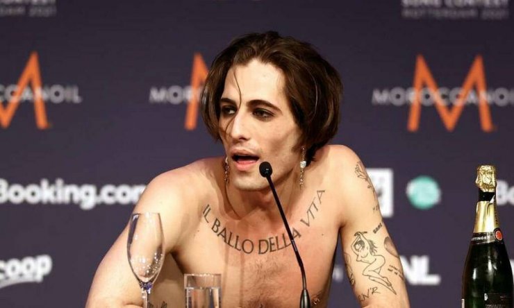 Damiano David: Ο κούκλος Ιταλός νικητής της Eurovision πόζαρε ολόγυμνος και έριξε το instagram