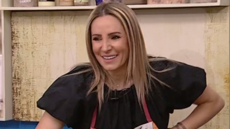 Η συγκινητική έκπληξη στη Γιώτα Δαμιανού on air – Η πεθερά της στην εκπομπή! [βίντεο]