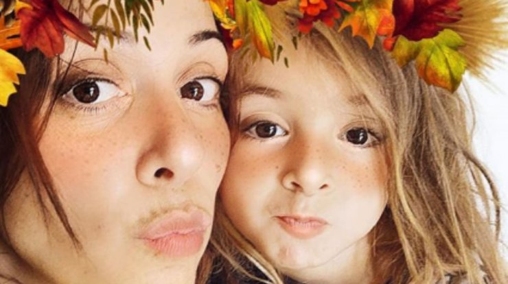 Δανάη Χρήστου: Η συγκίνηση της στη χριστουγεννιάτικη γιορτή της μικρής Σμαράγδας [βίντεο]