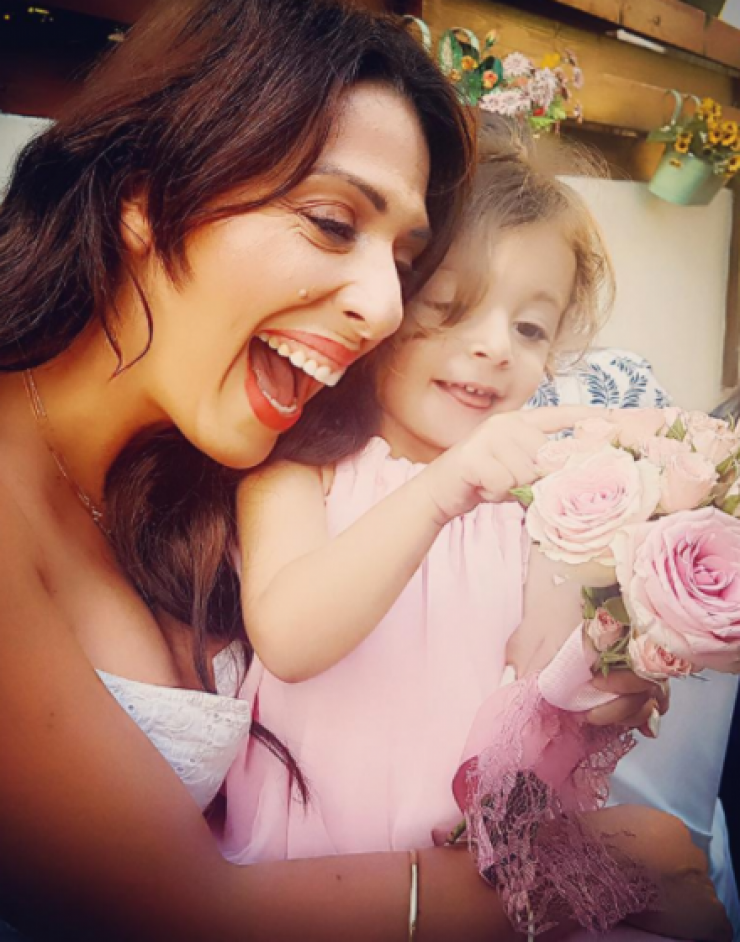 Λιώσαμε! Η κόρη της Δανάης Χρήστου πήρε το μικρόφωνο και…