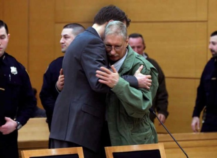 Έζησε 23 χρόνια στη φυλακή για φόνο άλλου