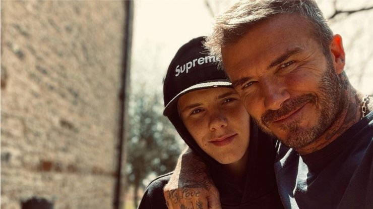 David Beckham: Το απίστευτο hair look που λανσάρει μαζί με τον γιο του [εικόνα] 