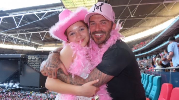 David Beckham: Η ξέφρενη διασκέδαση με την κόρη του σε συναυλία του Harry Styles [βίντεο]