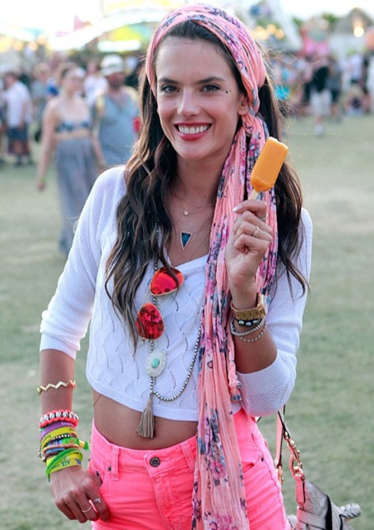 Πώς να φορέσεις το φουλάρι 