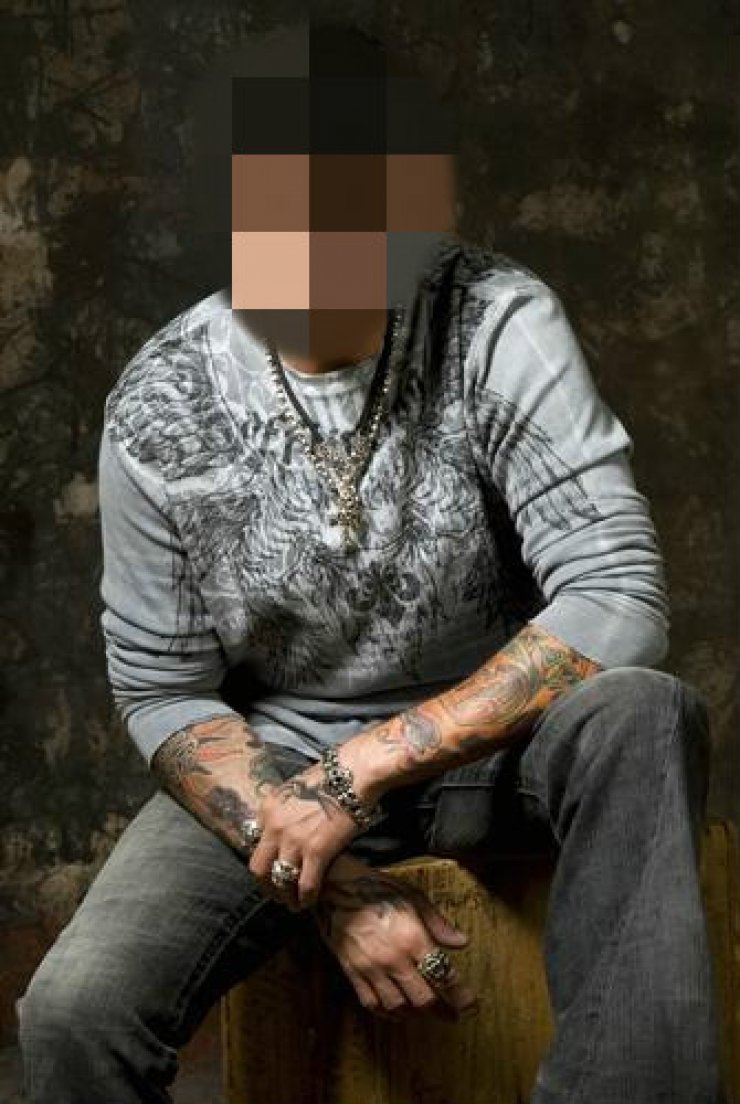 Πασίγνωστος καλλιτέχνης κατηγορείται για βιασμό της συζύγου του!