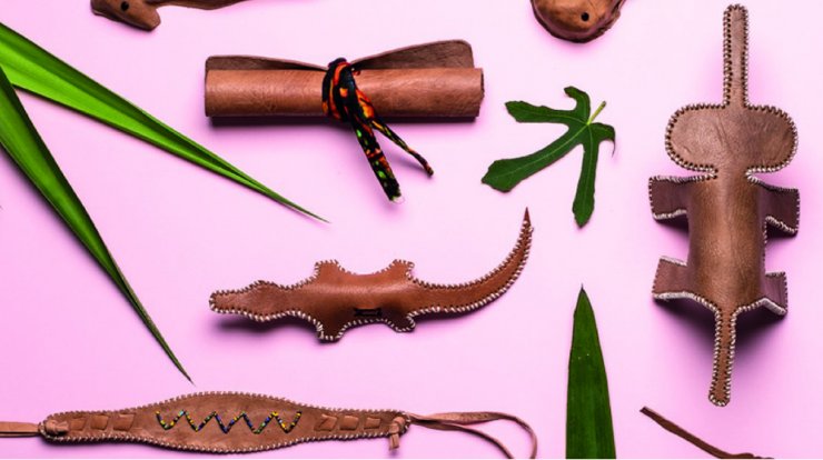 Χειροποίητα, μικρά σουβενίρ από άχρηστα κομμάτια δέρματος για οικονομική στήριξη των Μασάι