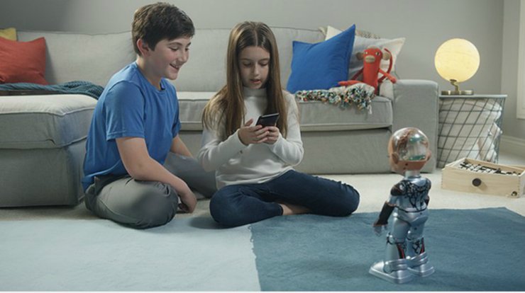 Η Sophia, το ρομπότ, απέκτησε μικρή αδελφή