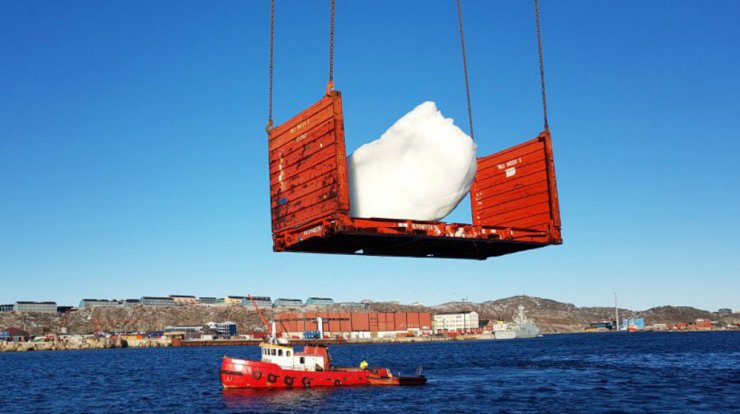 Κομμάτια πάγου "εκτίθενται" στο κέντρο του Λονδίνου