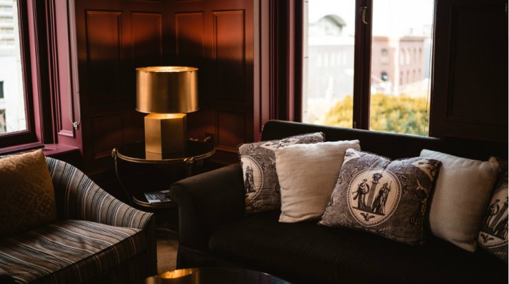 Ένα σοβαροφανές design δεν σημαίνει ότι αποτελείται μόνο από σοβαρά… αντικείμενα!