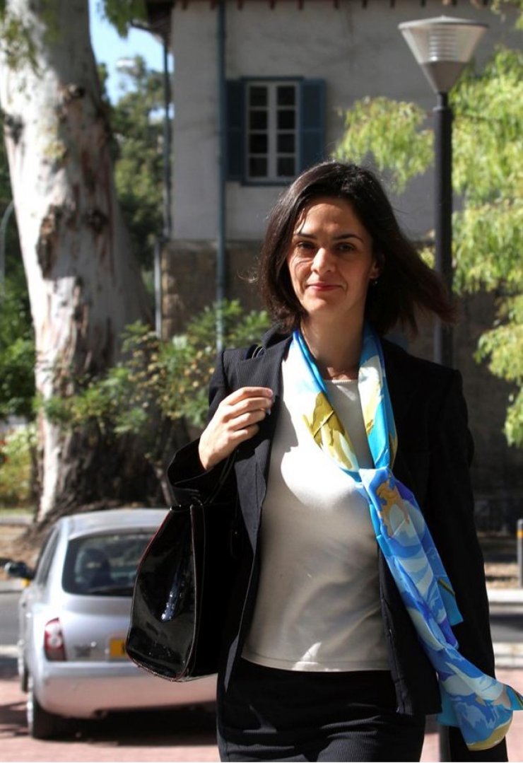 Ποια είναι στ