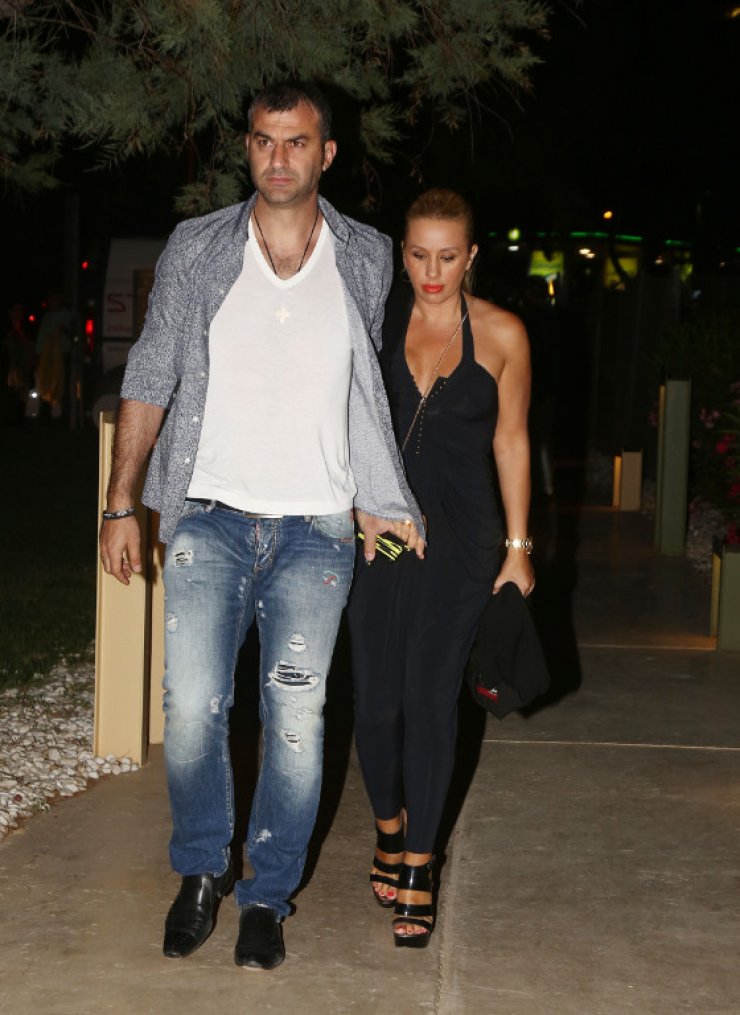 Μαστροκώστα: “Είμαι ερωτευμένη με τον Τραϊανό, τον κοιτάω και λιώνω” - Tο τρυφερό φιλί