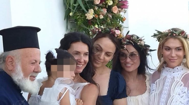 Η Demi Moore έγινε νονά στην Κρήτη! [εικόνες]