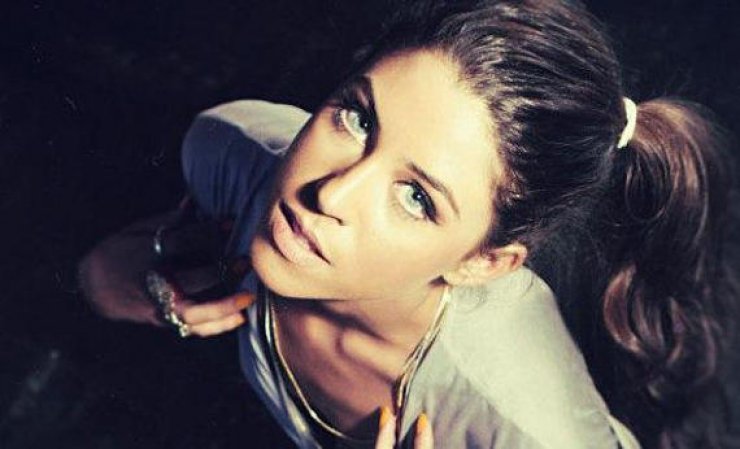 Η Ντέμη παραδέχεται την σχέση της με τον Πετρετζίκη μπροστά στους γονείς της [βίντεο]