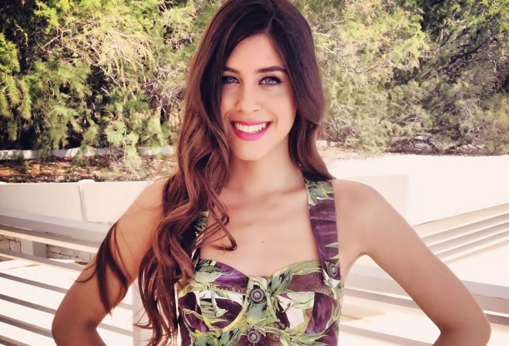 Demy: Δείτε ποιον φιλάει στο στόμα... και δεν είναι ο Άκης [εικόνα]