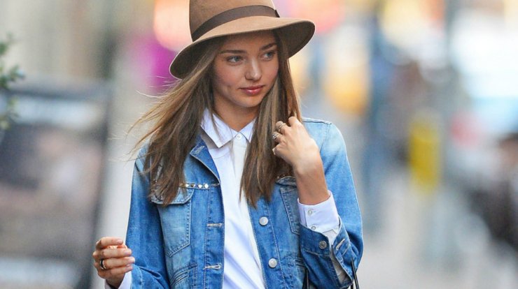 Συνδύασε το αγαπημένο σου printed outfit με denim jacket