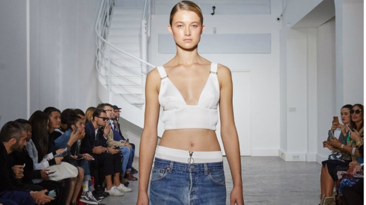 All time classic συνδυασμός λευκού και denim