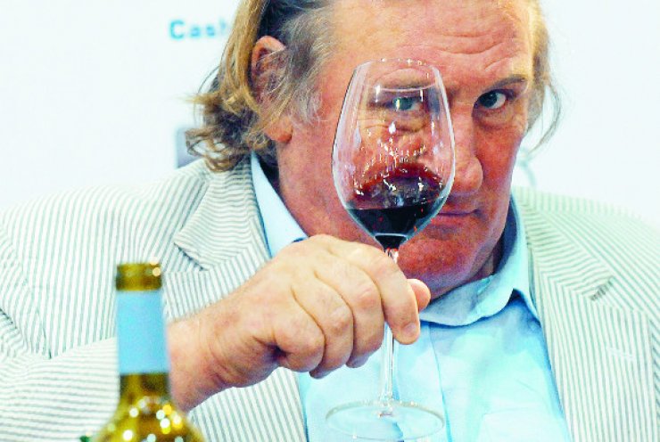 Ιδιοκτήτης καφέ ο Ντεπαρντιέ στη Ρωσία