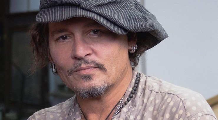 Johnny Depp: Λύθηκε το μυστήριο σχετικά με την κοκκινομάλλα που βρέθηκε στο πλευρό του!