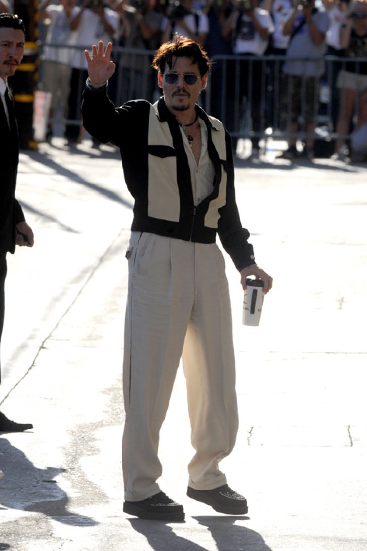 Δείτε το ιδιαίτερο ντύσιμο του Johnny Depp [εικόνες]