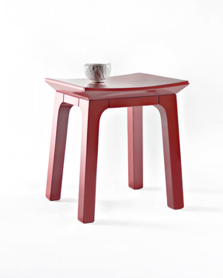 Λακαρισμένο stool