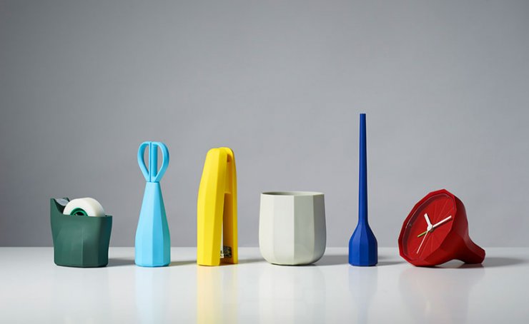 Μαλακά πάνω στο γραφείο!