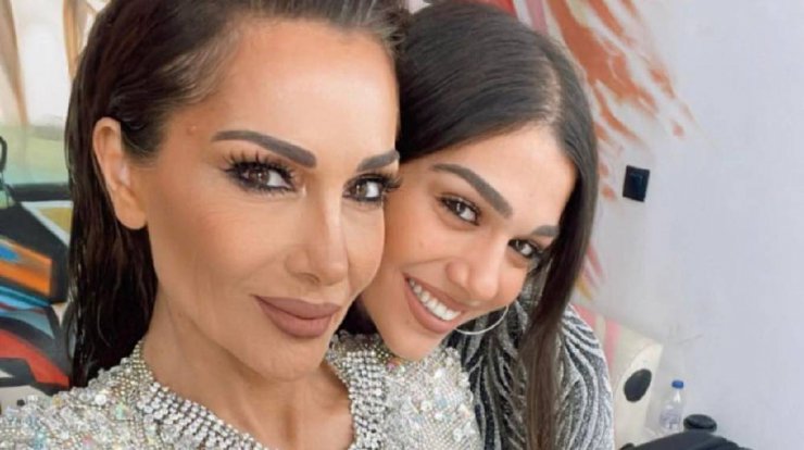 Δέσποινα Βανδή: Στο Λονδίνο για να επισκεφθεί τη φοιτήτρια κόρη της [εικόνες]