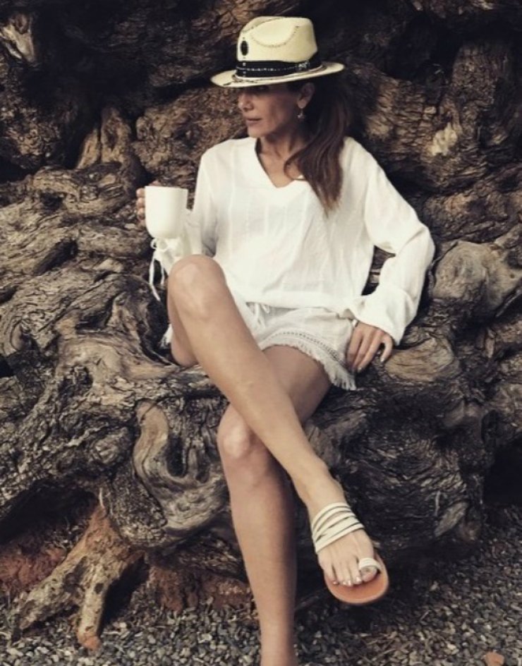 Πάθαμε πλάκα από το υπερπολυτελές σπίτι που κάνει διακοπές η Δέσποινα Βανδή!