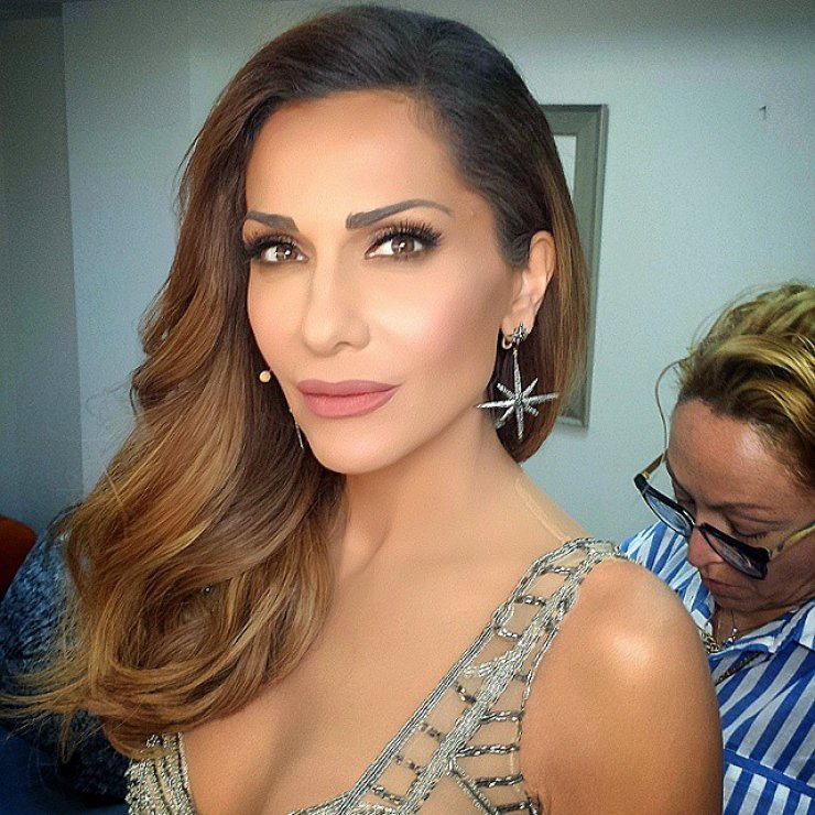 Δέσποινα Βανδή: Η διάσημη κολλητή της φίλη μας δείχνει τα δώρα που της έστειλε η τραγουδίστρια!