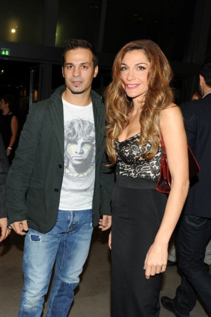 Δείτε το Ντέμη Νικολαΐδη σε έξοδο του με την Δέσποινα Βανδή υποβασταζόμενο από το πολύ ποτό