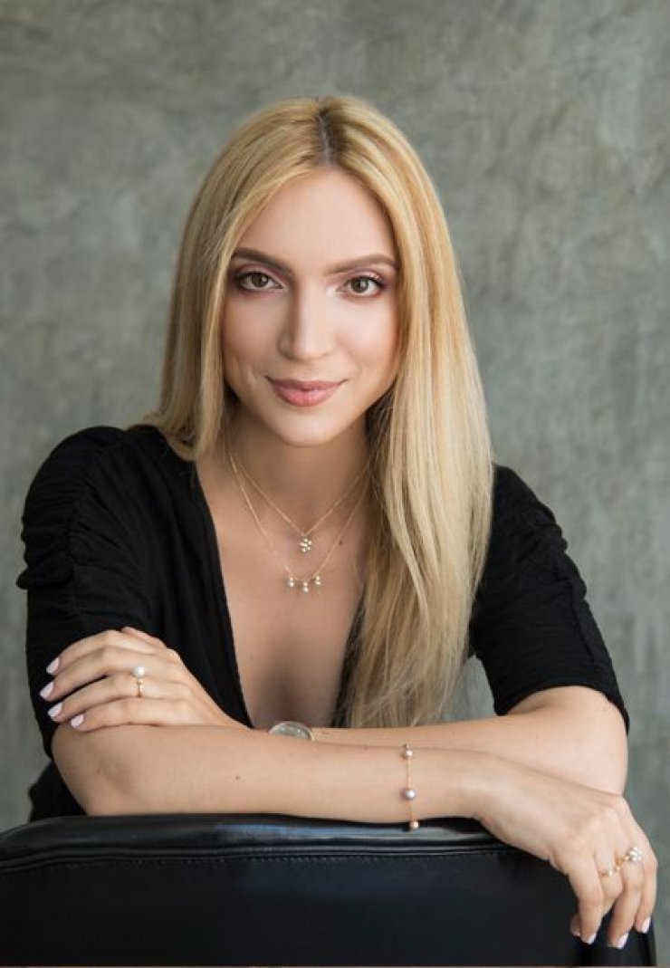 Michelle Μασσούρα: Η όμορφη σχεδιάστρια κοσμημάτων μιλά στο ilovestyle