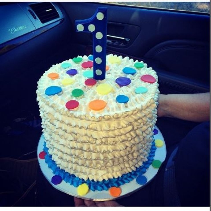 Ο γιος ποιου ευκατάστατου Κύπριου είχε αυτή την τούρτα για τα πρώτα του γενέθλια;