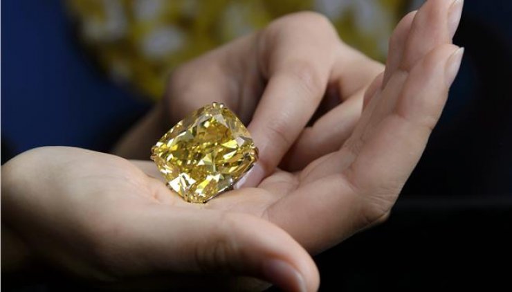 Ενα από τα σπανιότερα κίτρινα διαμάντια πουλήθηκε στην τιμή-ρεκόρ των 11,9 εκατ. ευρώ