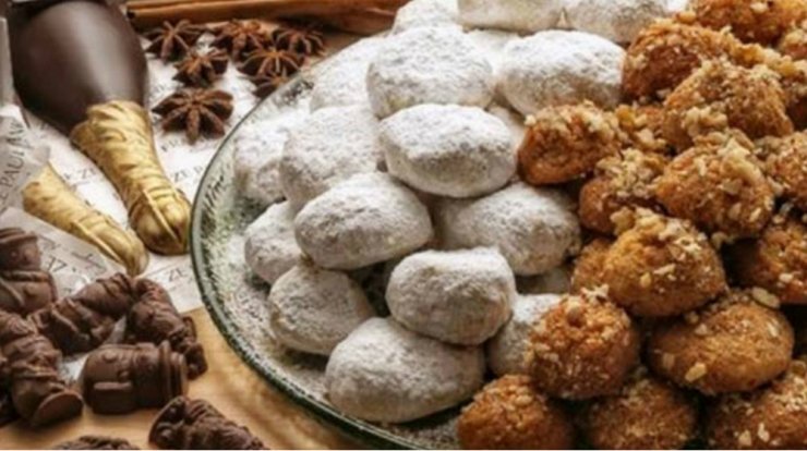 Μελομακάρονα Vs Κουραμπιέδες: Ποια είναι τα βασικά συστατικά τους και ποια η θρεπτική τους αξία