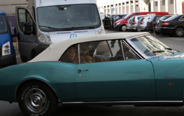 Δείτε το αυτοκίνητο-αντίκα της Cameron Diaz [εικόνες]