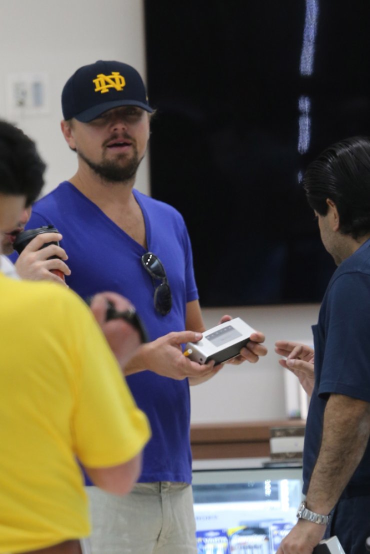 Ο Leonardo Di Caprio για shopping μαζί με φίλο του [εικόνες[