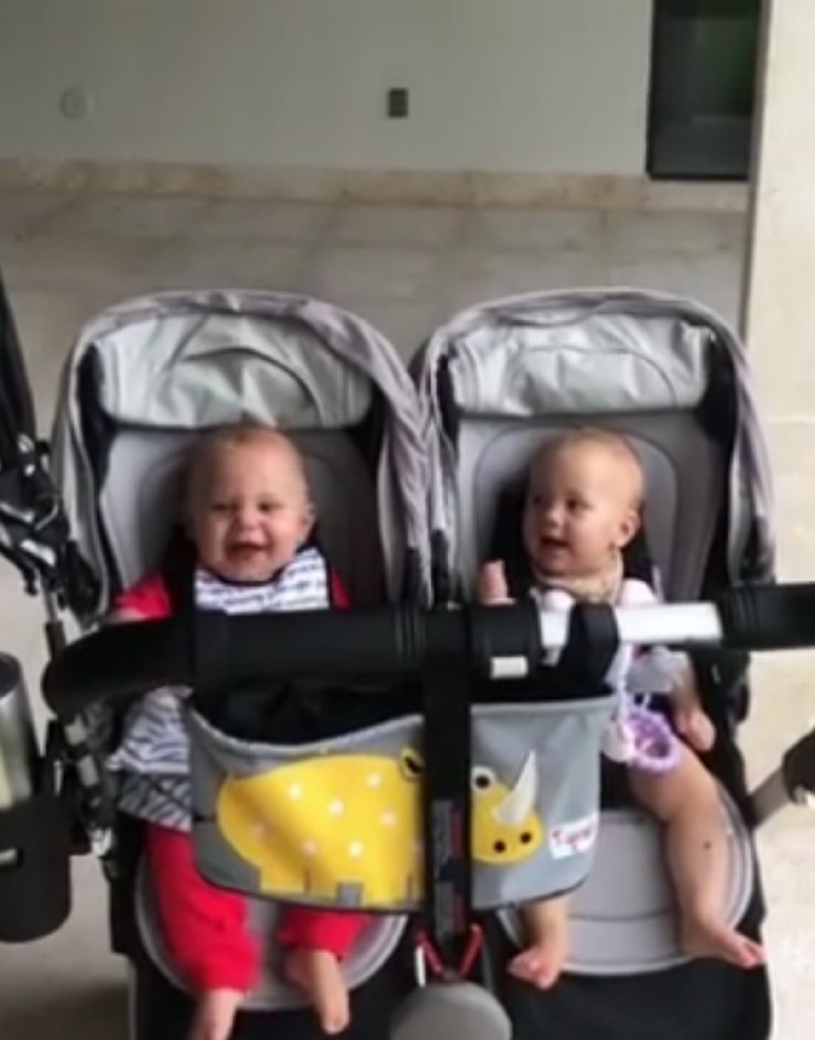 Ότι πιο γλυκό θα δεις σήμερα! Τα δίδυμα ζευγαριού της showbiz θα σε ξετρελάνουν!