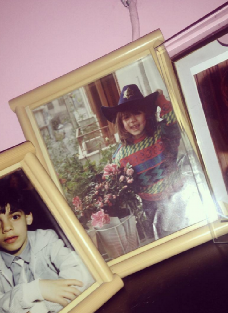 Ποια Κύπρια παρουσιάστρια είναι το κοριτσάκι στη φωτογραφία;