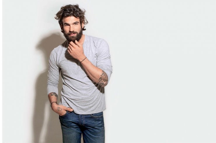 Δημήτρης Αλεξάνδρου: Στο ίδιο κρεβάτι με sexy Έλληνα 