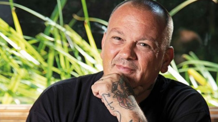 Δημήτρης Σκαρμούτσος: "Έχω δοκιμάσει σχεδόν όλες τις ουσίες και έχω σχεδόν πεθάνει τρεις φορές" [βίντεο]