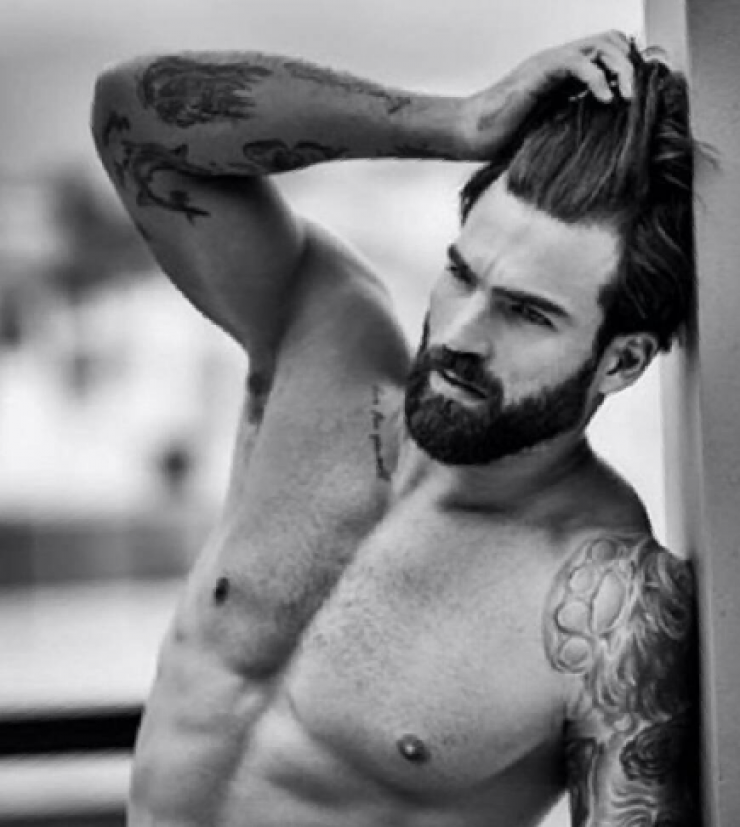 Απίστευτο: Ο Δημήτρης Αλεξάνδρου μας δείχνει στο instagram τα οπίσθια του…