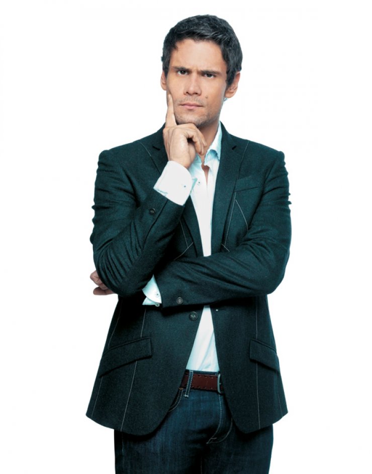 Δημήτρης Ουγγαρέζος: Ποια Συνατσάκη; Δείτε για ποια χαμογελούν τα μουστάκια του