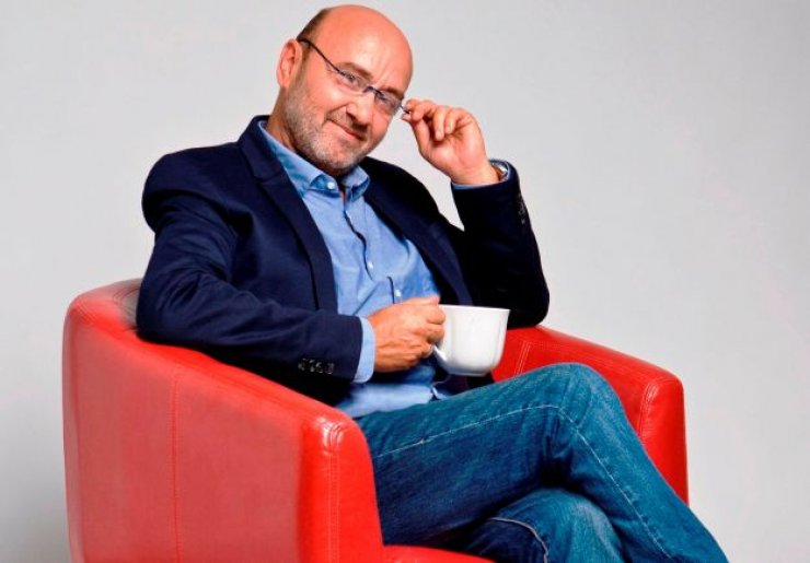 Όταν ο Αντρέας Δημητρόπουλος έστειλε τις ευχές τους στους παρουσιαστές της "απέναντι" εκπομπής