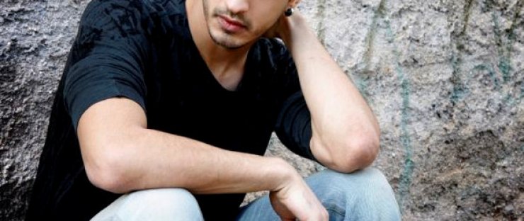 Γνωστός Έλληνας τραγουδιστής: Με είχαν βγάλει κοκάκια και πρεζάκια