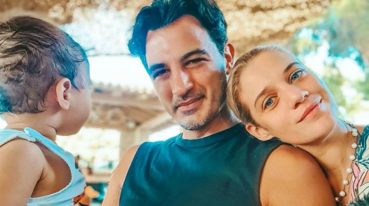 Δήμος Αναστασιάδης: Παίζει πιάνο με τον γιο του και μας ενθουσίασε [βίντεο]