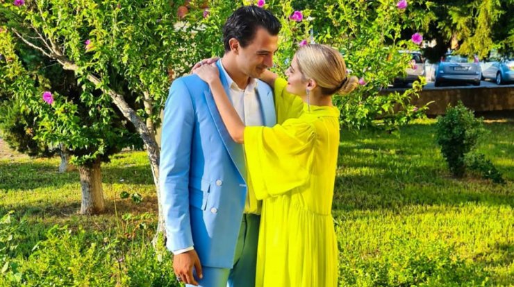 Αναστασιάδης - Θεωνά: Οι καλοκαιρινές εικόνες μαζί με τον γιο τους στην παραλία