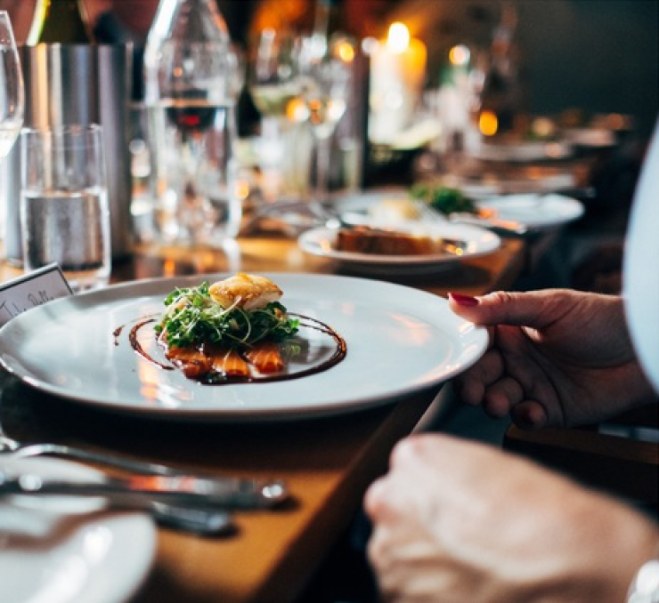 Τι ώρα πρέπει να τρώτε βραδινό αν θέλετε να αδυνατίσετε