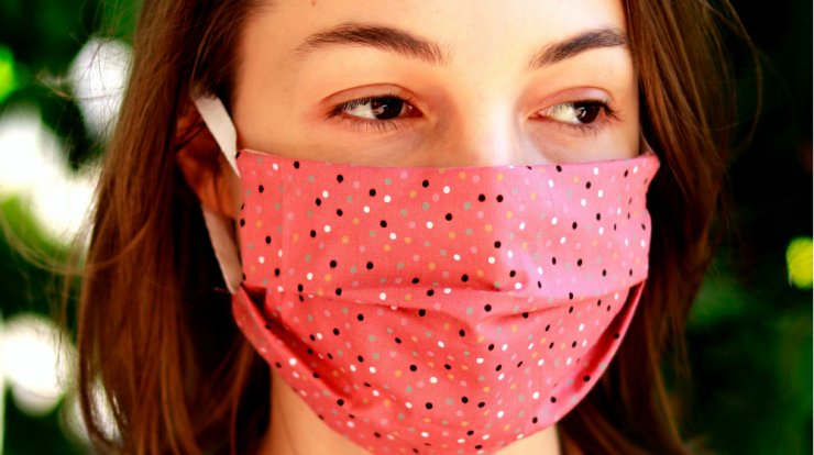 Κορωνοϊός: Πως να φτιάξεις μόνη σου μάσκα προσώπου [βίντεο]