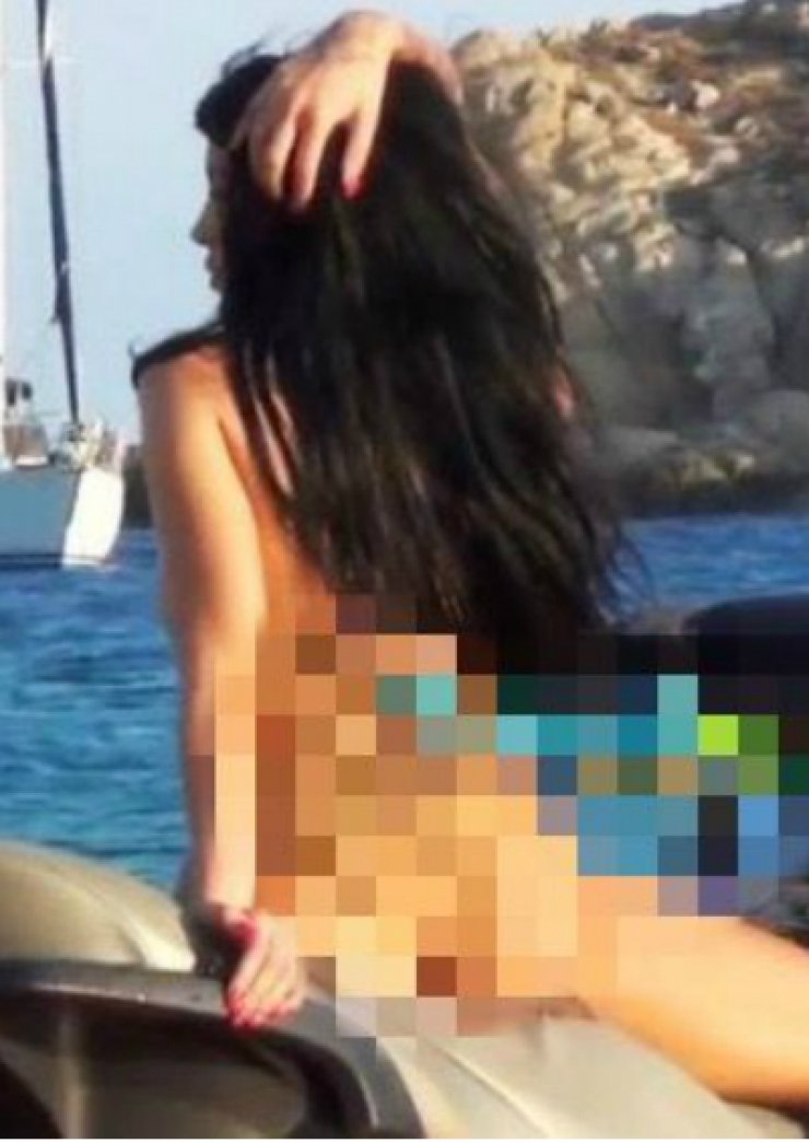 Σεισμός στην Μύκονο: Ελληνίδα ηθοποιός έκανε ολόγυμνη jet ski σε γνωστή παραλία