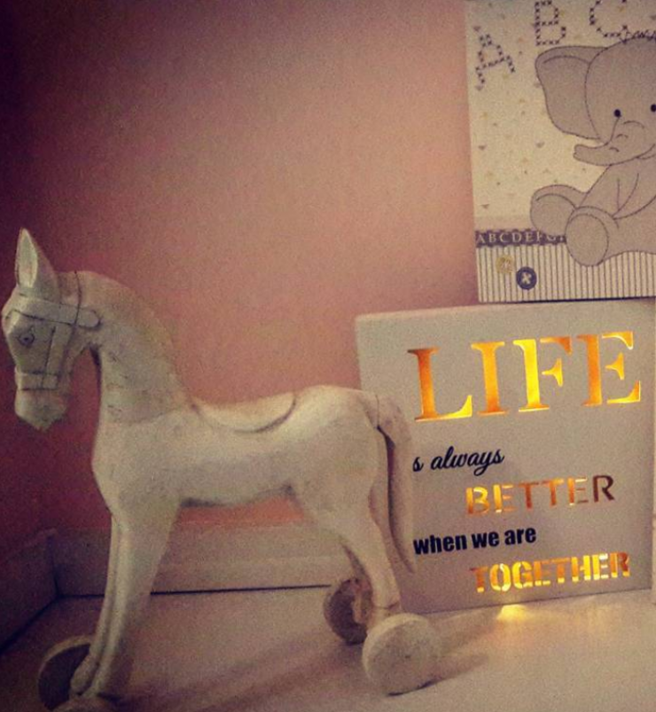 Ζευγάρι της κυπριακής showbiz μας βάζει στο παιδικό δωμάτιο του σπιτιού του!