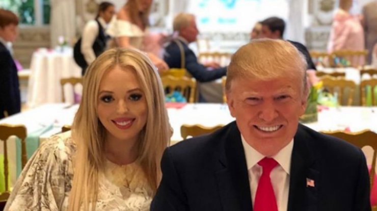 Η κόρη Κύπριας socialite ποζάρει στη Μύκονο με την κόρη του Donald Trump!